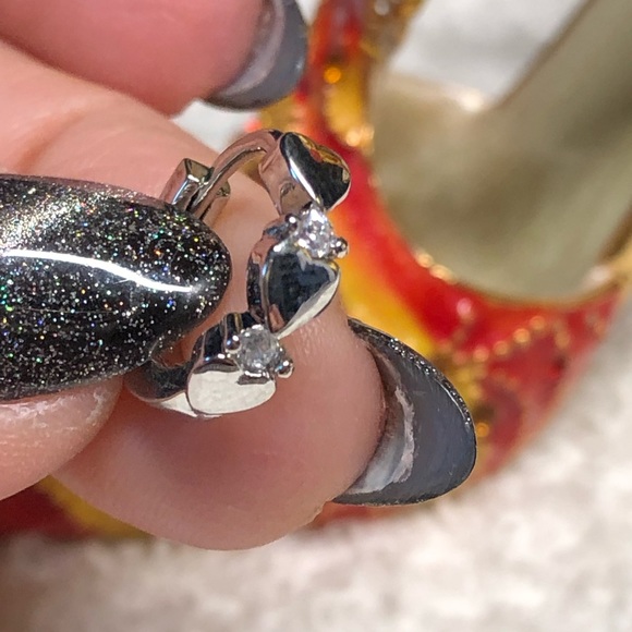 Small dainty hoop heart earrings/huggies-new, never worn - Picture 7 of 7